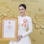 เบลล่า ได้รับพระราชทานเครื่องราชอิสริยาภรณ์ อันเป็นที่สรรเสริญยิ่งดิเรกคุณาภรณ์