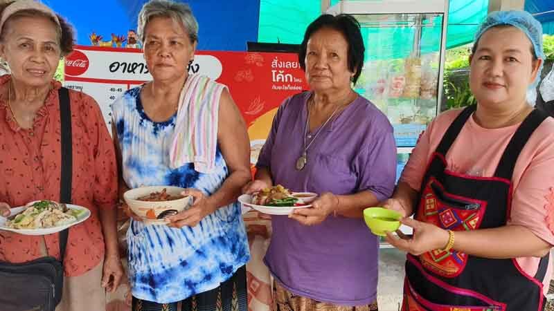 คนแน่นร้าน จานละ40 ตามสั่ง300ปี นับอายุสาวเสิร์ฟรวมกัน อร่อย-ไม่แพง-ให้เยอะ เผยยอดขาย