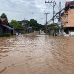 มท.2 สั่งการ สถ. ประสาน อปท. เร่งช่วยเหลือผู้ประสบอุทกภัย