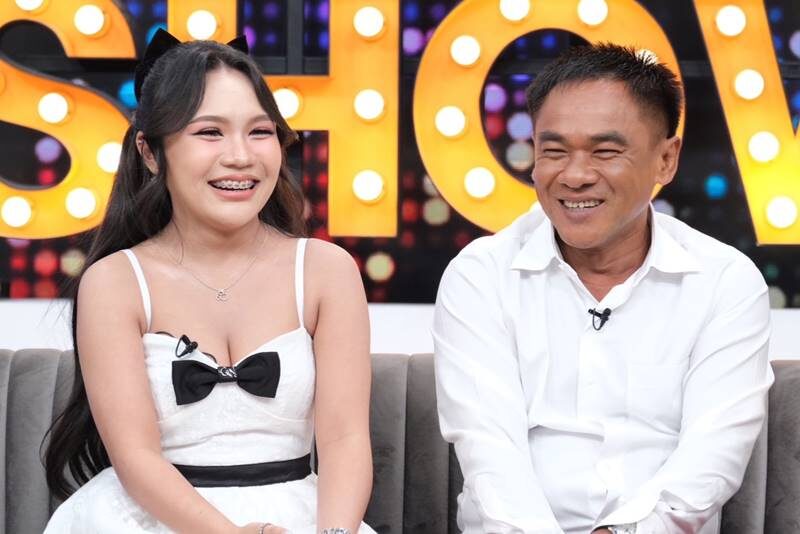 ลิลลี่ ควงพ่อแท้ๆ เปิดตัวครั้งแรก