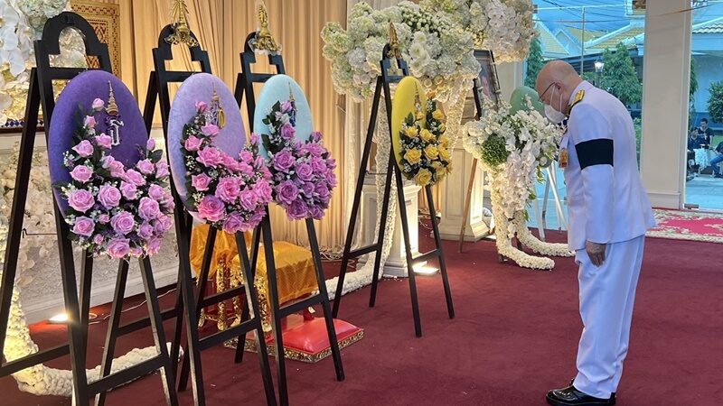 เพลิน พรหมแดน