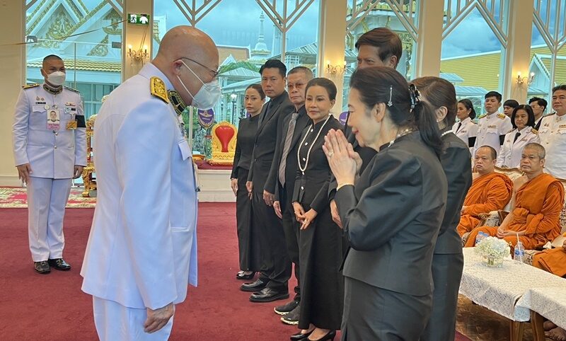 เพลิน พรหมแดน