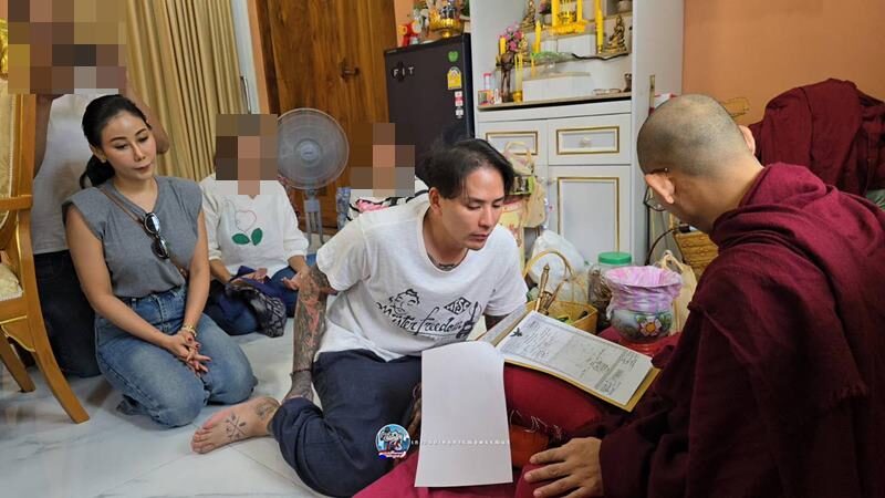 แทค ภรัณยู ไหว้หลวงปู่ดุสิต