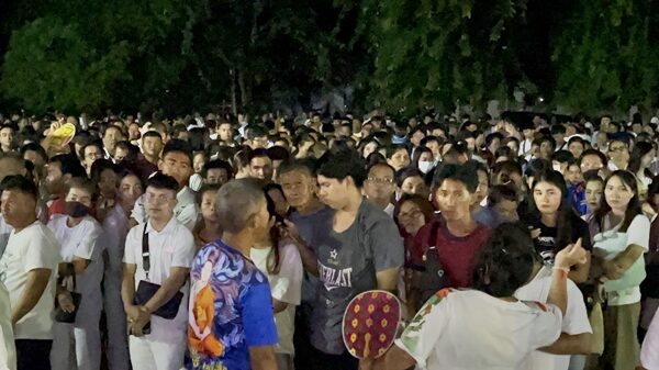 ศิษยานุศิษย์เรือนหมื่น ทะลักวัดดัง นอนรอคิวข้ามวัน บูชาเหรียญ ปู่เสือประทานพร รุ่นแรก ให้โชครางวัลที่ 1 ติดต่อกัรมาแล้วมาแล้ว 8 คน เปิดใจคนได้คิวแรก