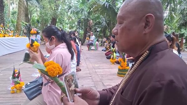 Grandfather Duanchai praying on Khamchanot Island