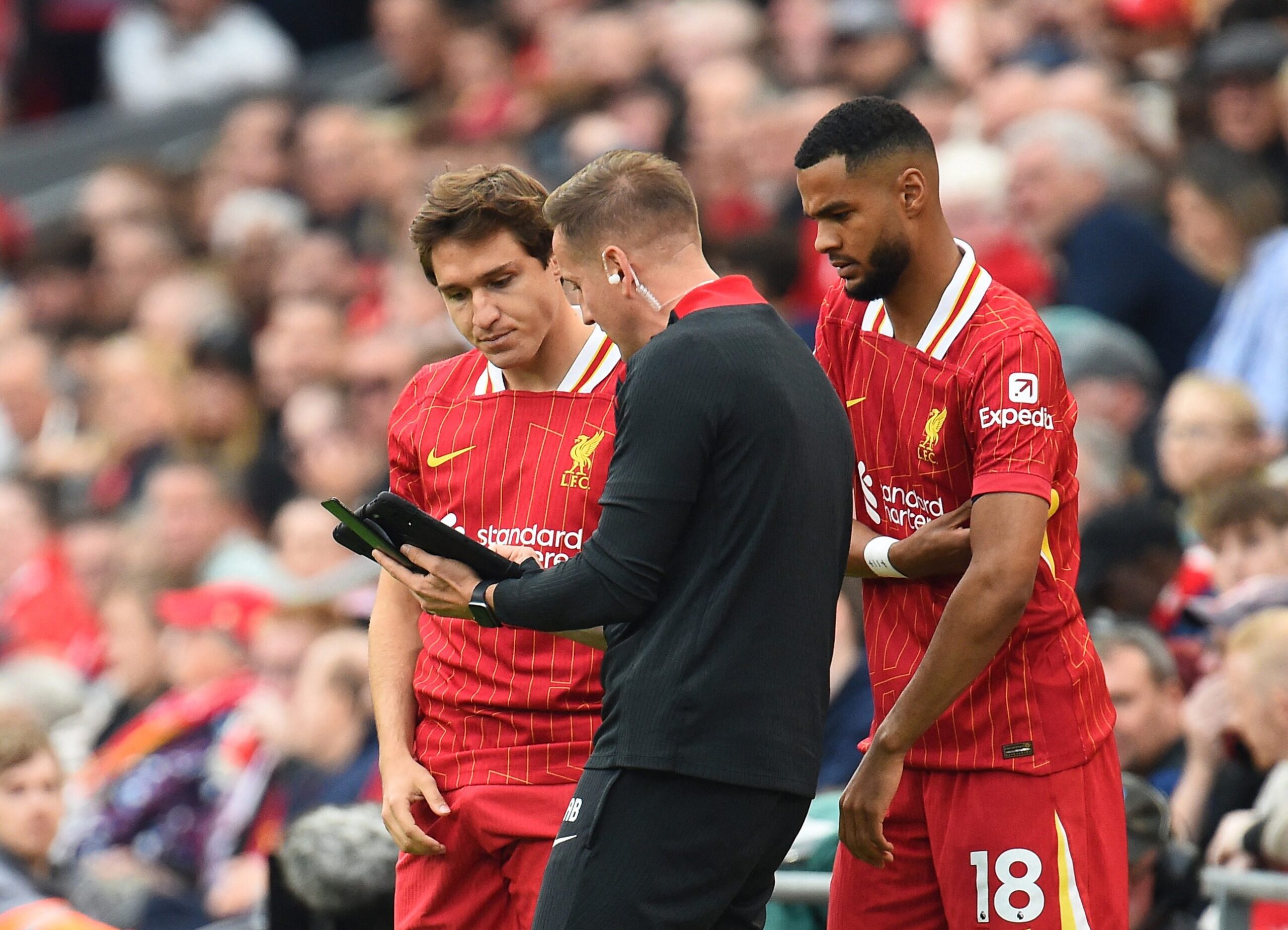 Reds on Fire: Liverpool Storms to the Top of the Premier League with Thrilling Bournemouth Win - News Directory 3