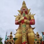 ใกล้วันหวยออก ชาวบ้านแห่จุดธูปกราบไหว้ขอพรขอโชคลาภ ท้าวเวสสุวรรณ ล้วงไหได้เลขเด็ด