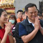 มท.1 เยี่ยมผู้ประสบภัยน้ำท่วมแม่สาย ให้คำมั่นไม่ทิ้งใครไว้ข้างหลัง ตั้งเป้าพ.ย. กลับสู่ภาวะปกติ