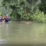 วิกฤตท่วมจม 2 อำเภอ ชาวบ้านเดือดร้อนติดเกาะ คลื่นสูงลมแรง อาหารร่อยหรอ เล็งบิน ฮ. ส่งเสบียงช่วย 