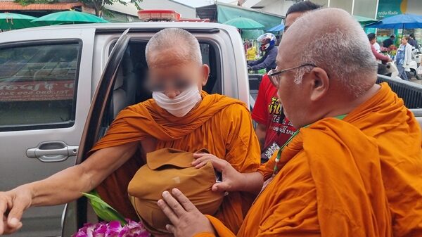 บุกจับสึก พระนอกรีต บิณฑบาตขายวน ไม่จำวัด พักบ้านหญิงสาวในชุมชนอิสลาม อ้างถูกคุณไสยต้องรักษาตัว เถียงไม่หยุด เจ้าคณะตำบลเดือด หวิดประเคนแข้ง