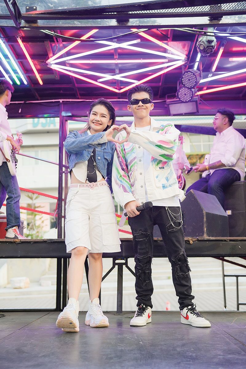 จับกระแสลูกทุ่ง - ‘อายจิงจิง’ได้บารมีพ่อแก่ รับใบสั่งเบื้องบนปั้นให้ปัง!