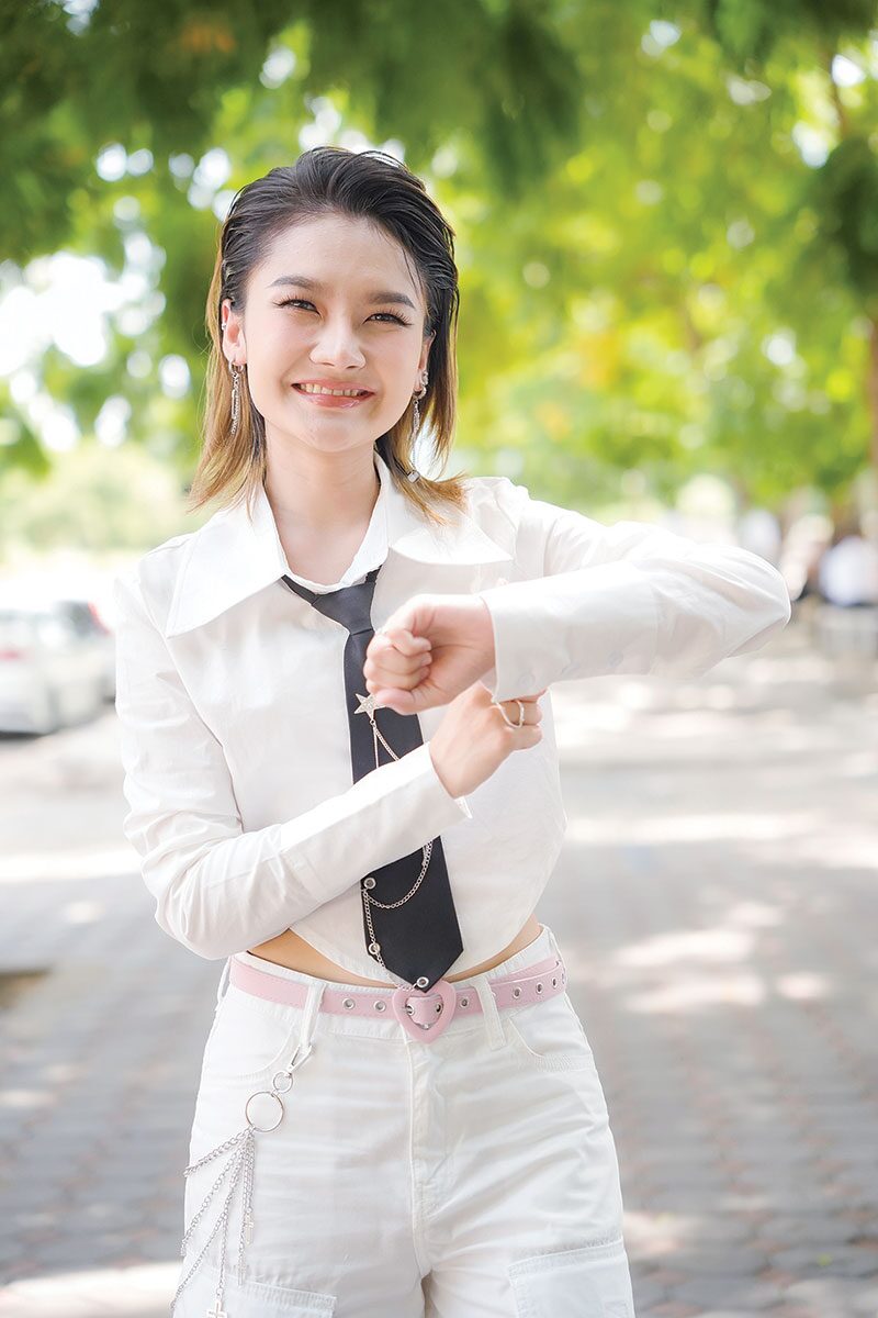 จับกระแสลูกทุ่ง - ‘อายจิงจิง’ได้บารมีพ่อแก่ รับใบสั่งเบื้องบนปั้นให้ปัง!