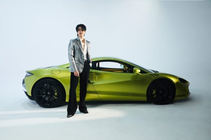 My⁢ Phakpoom⁣ and Apo​ Natthawin Wattanakitipat