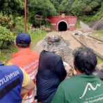 น้ำป่าเซาะหินรองรางรถไฟ เกิดเหตุดินสไลด์ แจ้งปิดเดินขบวนรถไฟ สถานี ลำปาง-เชียงใหม่