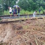 น้ำป่าเซาะหินรองรางรถไฟ เกิดเหตุดินสไลด์ แจ้งปิดเดินขบวนรถไฟ สถานี ลำปาง-เชียงใหม่