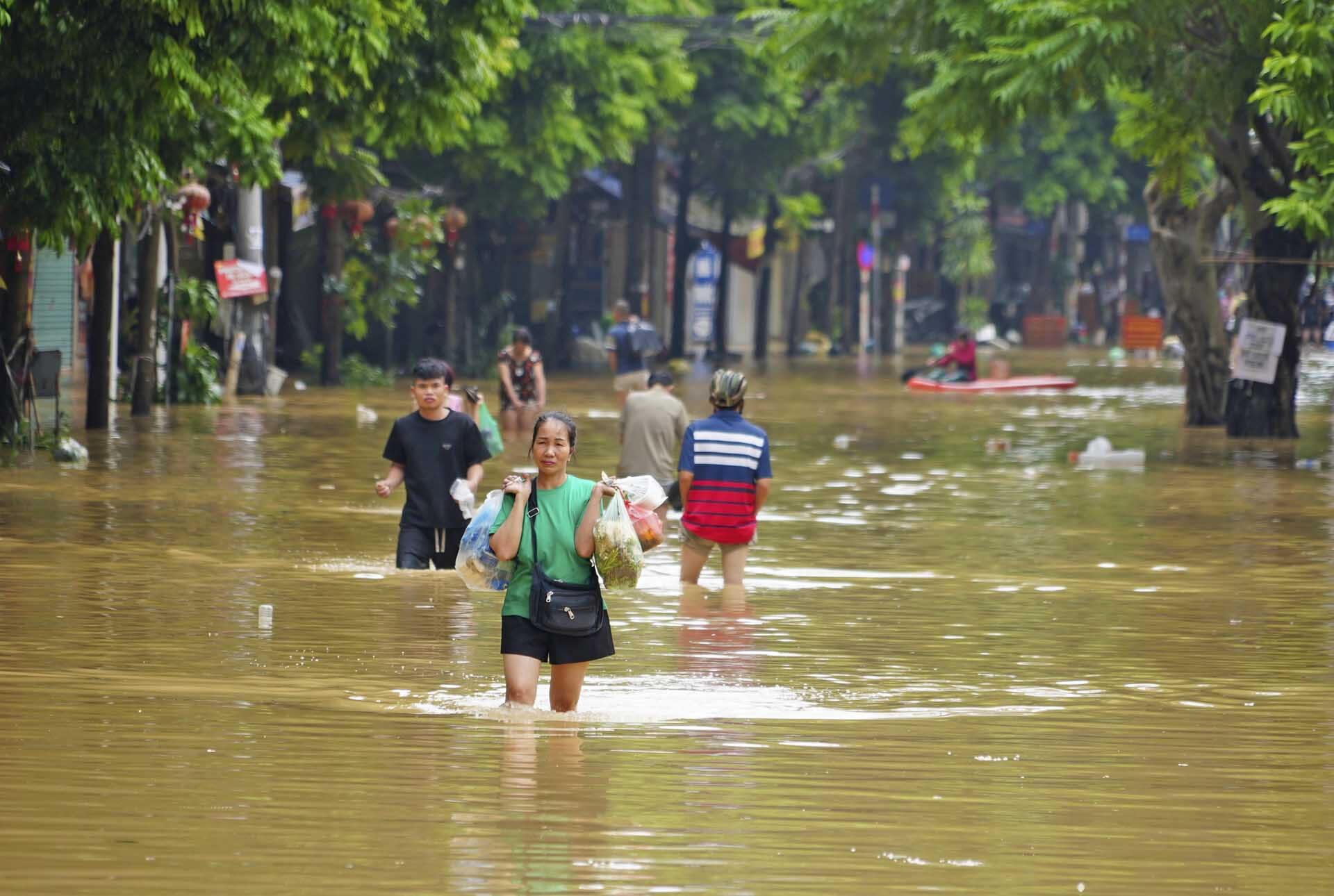 Flood victims in Vietnam‌ rise to 230, 17 dead in Myanmar, 17 dead, fifty thousand fleeing to death!