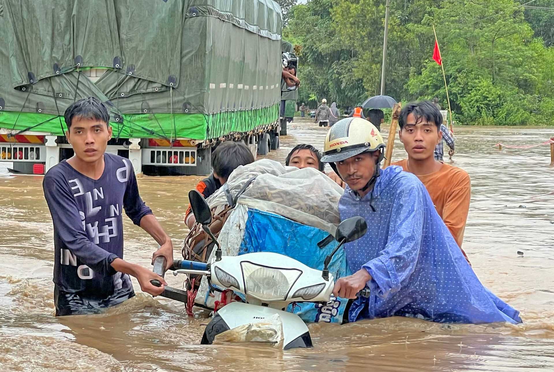 Devastating Floods Sweep Southeast Asia: Death Toll Mounts to 34, Thousands Flee for Their Lives - News Directory 3