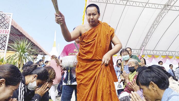 มงคลข่าวสด-พระครูปลัดวชิริล ภัททมุนี เจ้าตำรับเจิมฝ่ามือเปิดทรัพย์