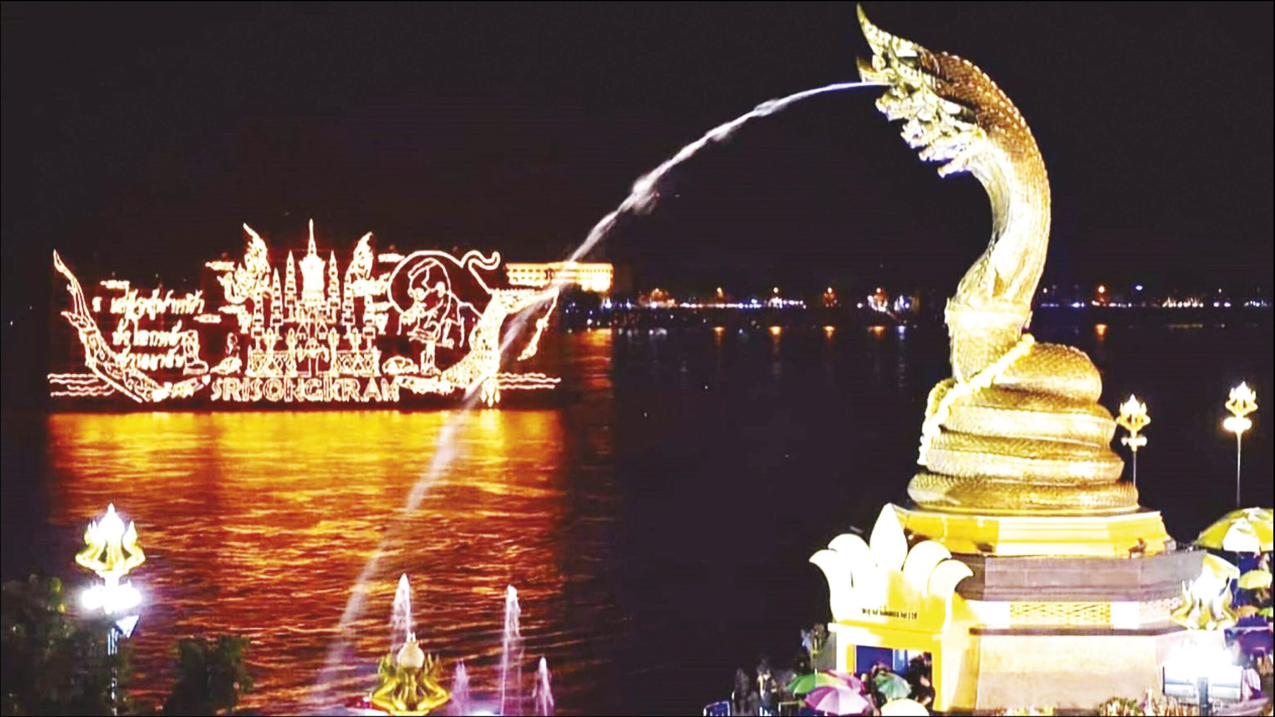 .ไหลเรือไฟออกพรรษานครพนม ตื่นตากลางโขง-บูชาพระพุทธเจ้า.