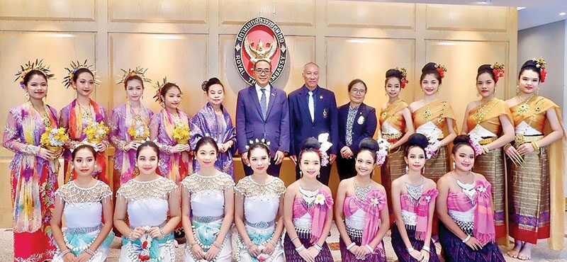 สดจากเยาวชน - เยาวชนนาฏศิลป์ไทย สวยสะกดใจแดนกิมจิ