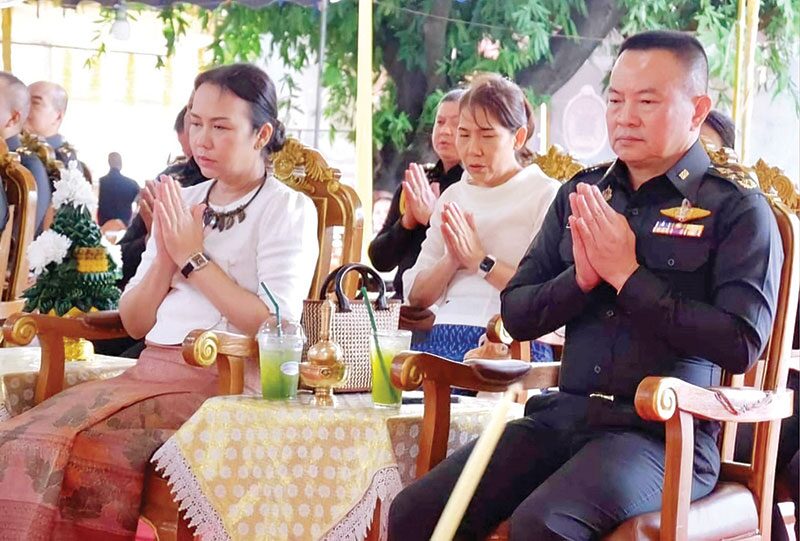 สดหน้าพระ - พลังบุญหน่วยทหารพัฒนา ทอดผ้าป่าวัดพระธาตุพนม