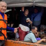 ผบ.ทหารสูงสุด นำทัพ ลุยน้ำ อ.แม่สาย ช่วยประชาชน ประสบอุทกภัย ออกพ้นหมู่บ้านปิยะพร