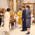 พระบาทสมเด็จพระเจ้าอยู่หัว และ สมเด็จพระนางเจ้าฯ พระบรมราชินี เสด็จออก ณ พระที่นั่งอัมพรสถาน พระราชวังดุสิต