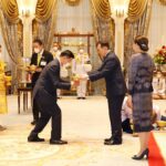 พระบาทสมเด็จพระเจ้าอยู่หัว และ สมเด็จพระนางเจ้าฯ พระบรมราชินี เสด็จออก ณ พระที่นั่งอัมพรสถาน พระราชวังดุสิต