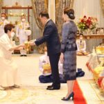 พระบาทสมเด็จพระเจ้าอยู่หัว และ สมเด็จพระนางเจ้าฯ พระบรมราชินี เสด็จออก ณ พระที่นั่งอัมพรสถาน พระราชวังดุสิต
