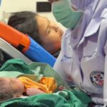 สาวสุดกลั้น คลอดลูกบนรถมูลนิธิฯ แห่ส่องเลข คันนี้คลอดบนรถ 6 ครั้ง ถูกหวยทุกงวด 