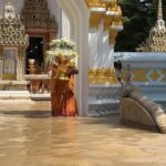 น้ำท่วมแล้ว 6 อำเภอ แม่น้ำเจ้าพระยา ระดับน้ำเพิ่มสูงขึ้น พระ ชาวบ้าน เร่งขนย้ายของออกพ้นโบสถ์