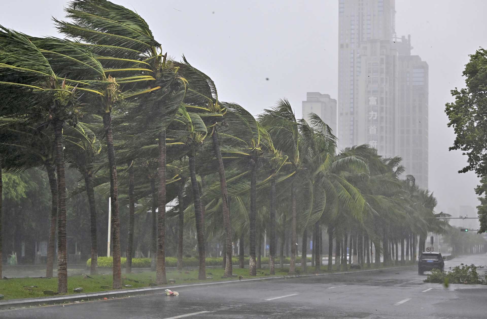 จีนสังเวย “ซูเปอร์ไต้ฝุ่นยางิ” ฝนถล่ม-ลมแรง 230 กม.ต่อชม. นับล้านหนีอพยพตาย