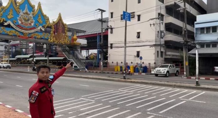 กู้ภัยสงสัย ป้ายกลับรถ ติดกลางเสาไฟสูงลิ่ว ติดไว้ให้ใครอ่าน