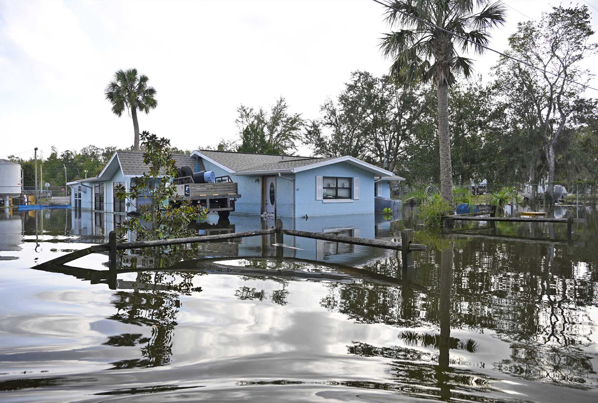 พายุเฮลีนคร่าสหรัฐพุ่ง “ครึ่งร้อย” อ่อนกำลังแต่ฝนยังถล่ม-ไฟดับกระทบ 4 ล้านคน
