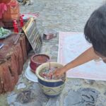 ถูกหวยหลายราย ชาวบ้านแห่อธิษฐานขอเลข ท้าวเวสสุวรรณ จุดธูปส่องเห็นชัดเล็งเสี่ยงดวง