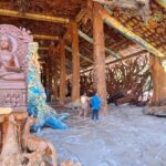 ถูกหวยหลายราย ชาวบ้านแห่อธิษฐานขอเลข ท้าวเวสสุวรรณ จุดธูปส่องเห็นชัดเล็งเสี่ยงดวง