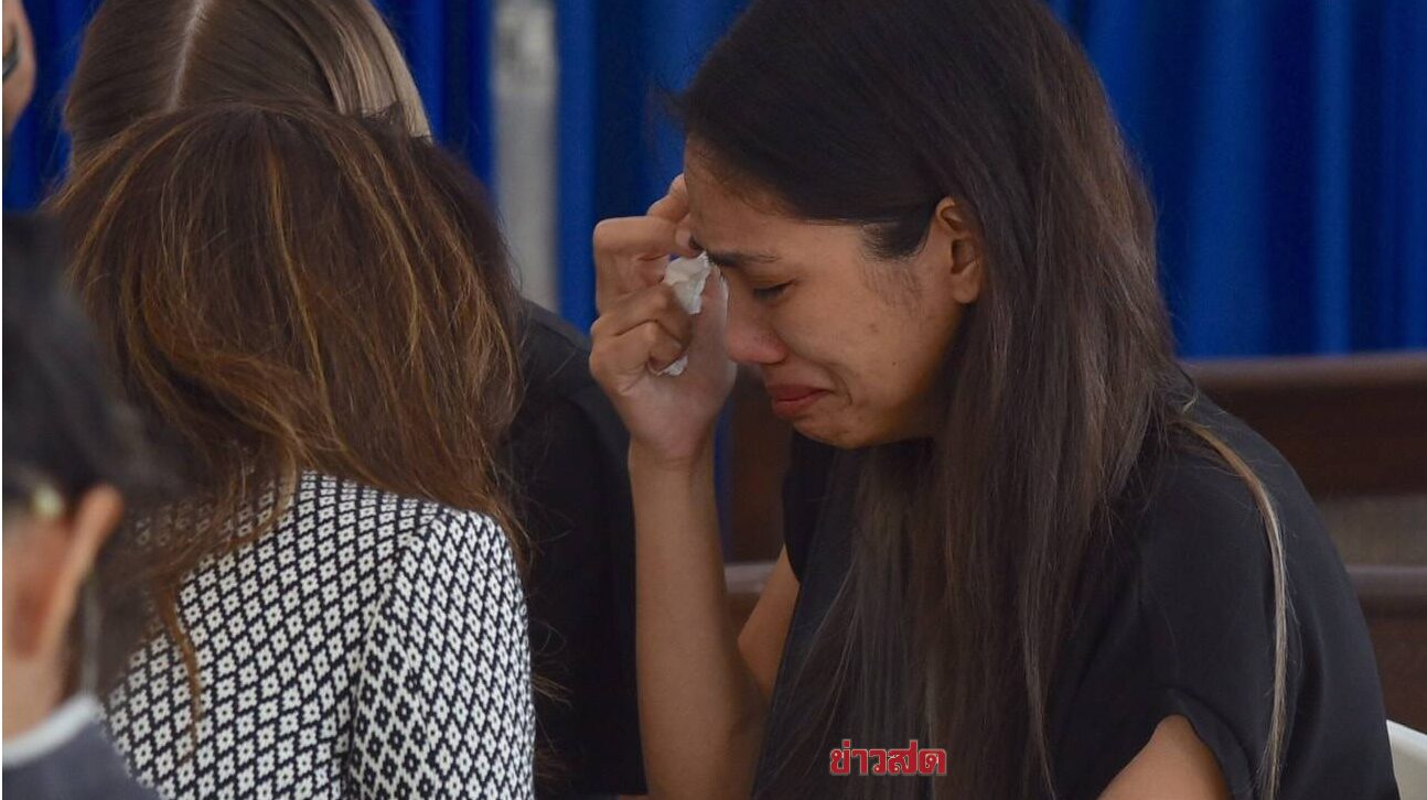 Heart-Wrenching Farewell: Aom Akkapan's Funeral Unites Family in Tears of Sorrow - News Directory 3