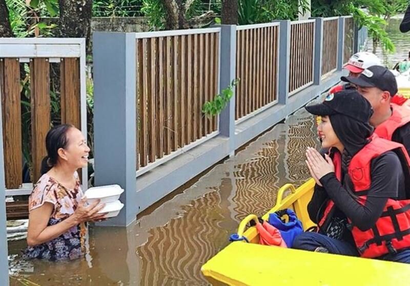 กำลังใจจากลูกสาวคนอีสาน เบสท์ ลงพื้นที่ช่วยผู้ประสบภัยน้ำท่วม จ.หนองคาย