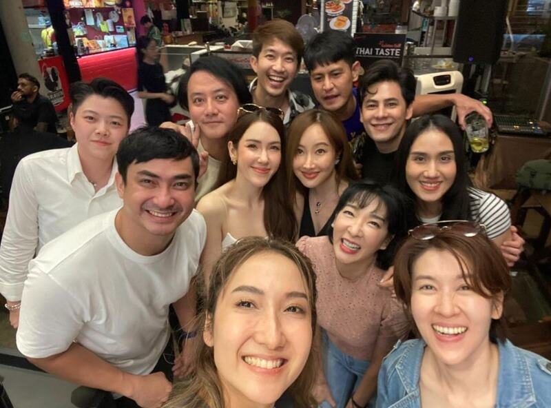 แก๊ง เบญจาคีตาความรัก รวมตัวกัน รับการ์ดงานแต่ง “เจี๊ยบ” ใครทันเรื่องนี้บ้าง?