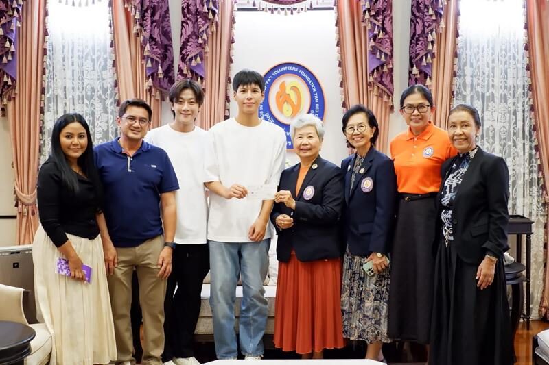 ใจฟู! คัลแลน-พี่จอง บริจาคเงินช่วยผู้ประสบภัยน้ำท่วม 1.5 ล้านบาท