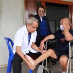 'พิพัฒน์' มอบ 'บุญสงค์' เลขาฯ สปส. ตรวจเยี่ยมผู้ประกันตนทุพพลภาพ ถึงบ้านพักในจังหวัดสุรินทร์