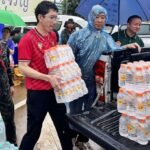 สู้ภัยน้ำท่วมเชียงรายต่อเนื่อง จิตอาสาห้าดาว มอบอาหารจากใจ พร้อมช่วยเหลือเถ้าแก่ห้าดาว