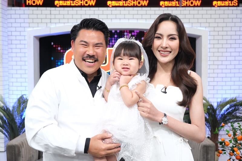 กัน จอมพลัง ควงภรรยา เล่าระทึกเหตุการณ์น้ำท่วม พร้อมอัพเดตอาการป่วยลูกสาว