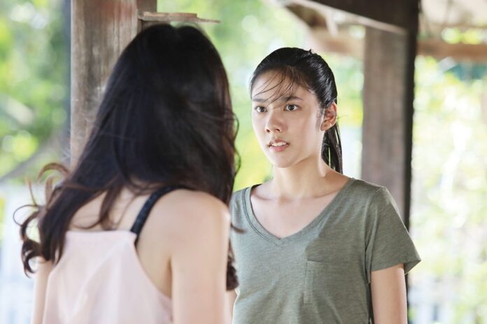 เบื้องหลังมายา