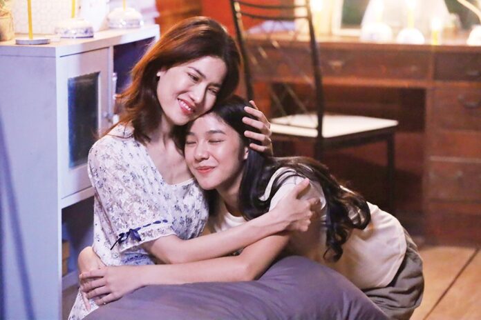 เบื้องหลังมายา