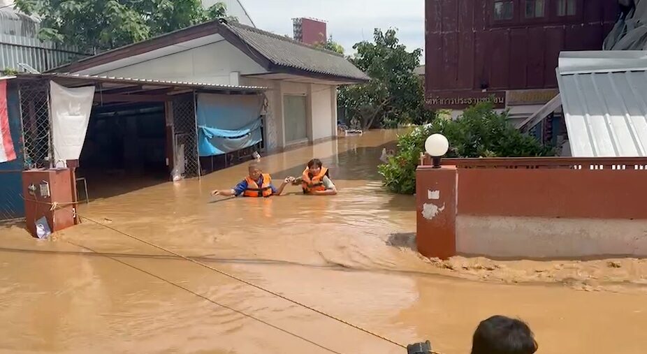 กู้ภัย เล่าความสะเทือนใจ ช่วยประชาชนติดในบ้าน สัญญาจะไปรับแต่ไม่ทันแล้ว