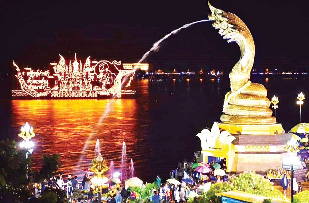 สกู๊ปหน้าพระ - ไหลเรือไฟออกพรรษานครพนม ตื่นตากลางโขง-บูชาพระพุทธเจ้า