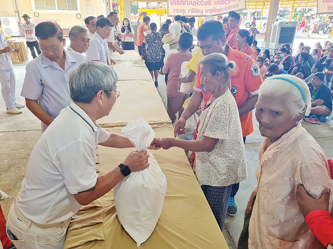 สกู๊ปพระเครื่อง- มูลนิธิพุทธธรรมฮุก31แจกทาน ช่วยเหลือผู้ยากไร้ชาวโคราช