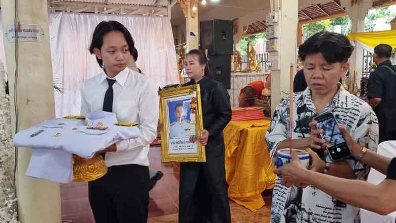 Royal Tribute Paid to Beloved Director Tle: A Community Mourns the Loss of a Shining Star - News Directory 3