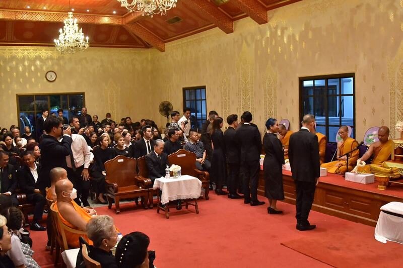 บรรยากาศคืนสุดท้าย ‘อาหลอง’ ครอบครัวเก็บร่าง100วัน รอพระราชทานเพลิงศพ